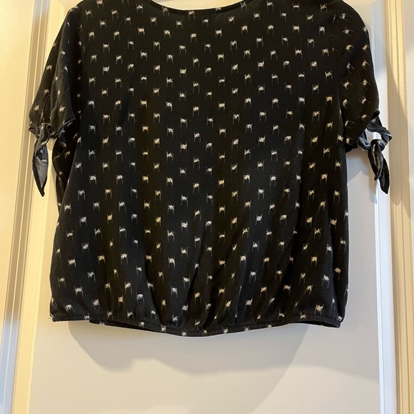 Universal Thread Black Faux Wrap Top Tie Sleeves Medium - Picture 8 of 10